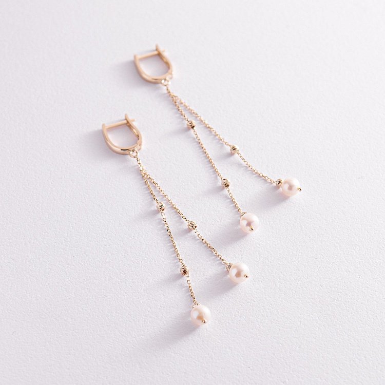 Золотые серьги с жемчугом на цепочке с07802 от ювелирного магазина Оникс