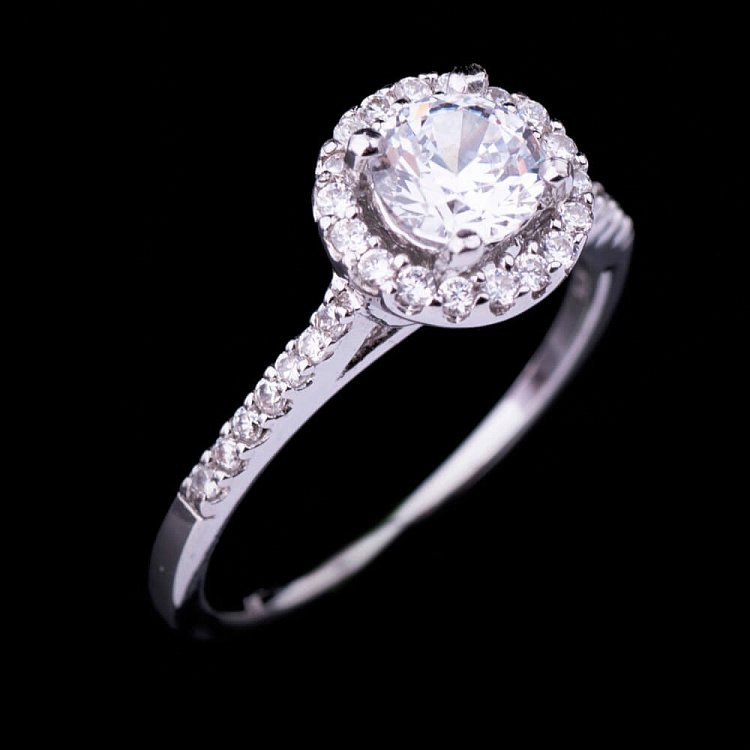 Срібний перстень з фіанітами (родій) к036 від ювелірного магазину Онікс