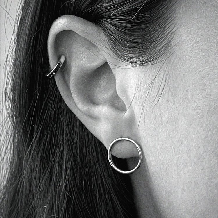 Золота моносережка на хрящик с07742 від ювелірного магазину Онікс - 2