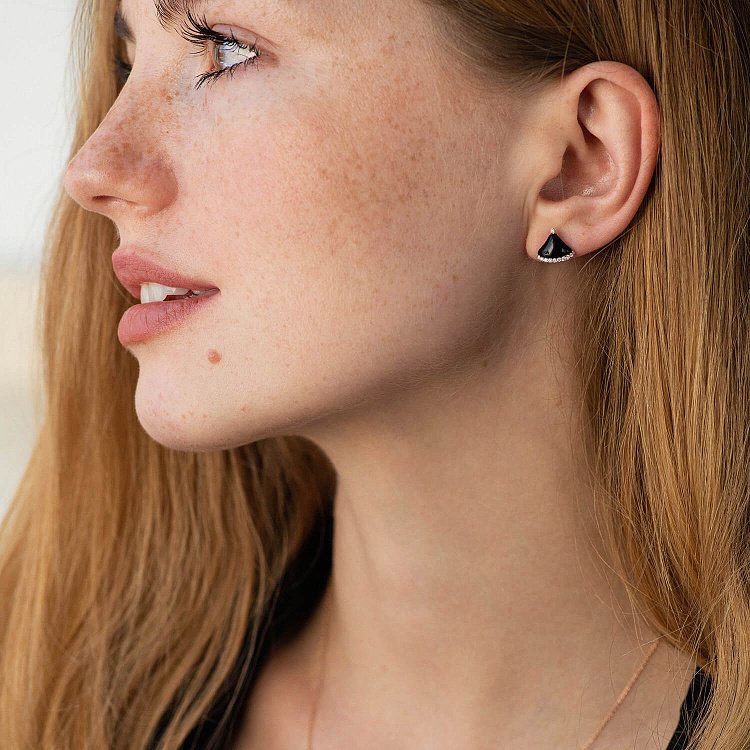 Золоті сережки - пусети (онікс, діаманти) сб0514sm від ювелірного магазину Онікс - 1