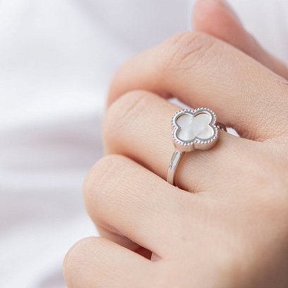 Каблучка "Конюшина" в білому золоті (перламутр) к06737 №6