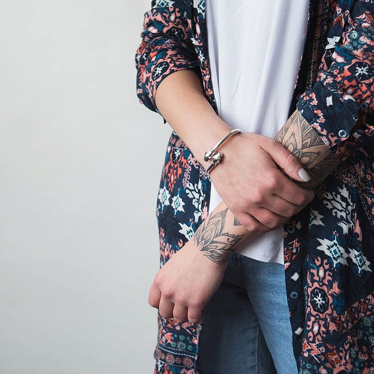 Серебряный браслет с Пантерами 141169 от ювелирного магазина Оникс