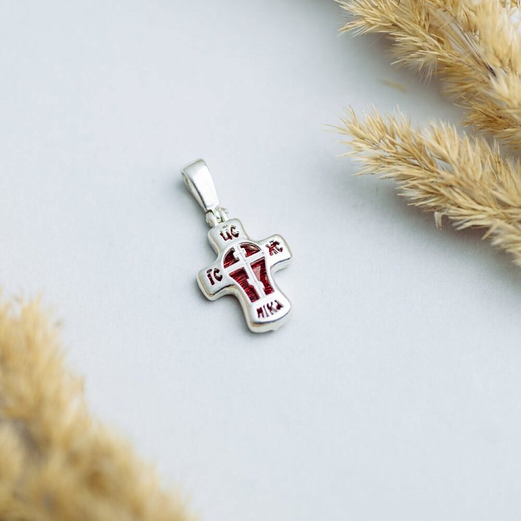 Серебряный крестик с эмалью 132701 от ювелирного магазина Оникс