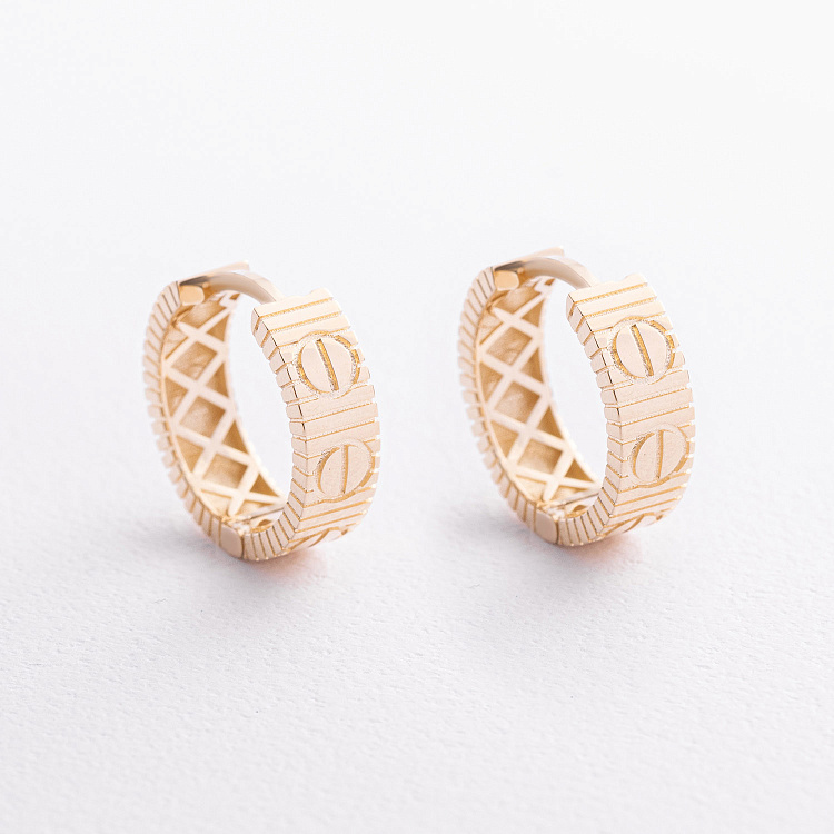 Серьги - кольца "Love" в желтом золоте с09703 от ювелирного магазина Оникс