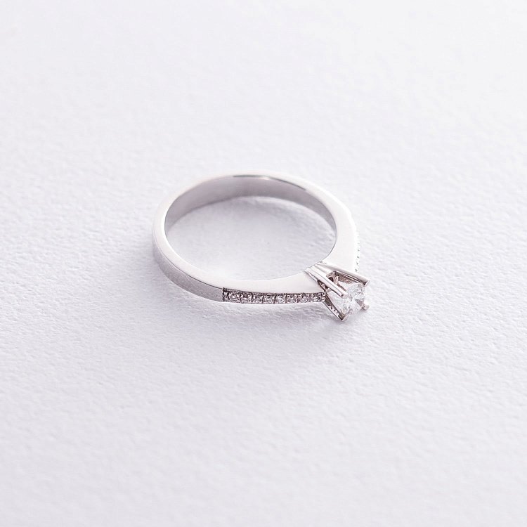 Золотое кольцо с бриллиантами кб03030b от ювелирного магазина Оникс