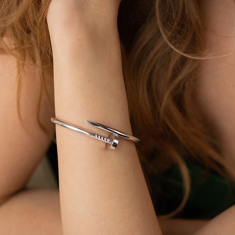 Жесткий браслет "Гвоздь" в белом золоте б05466 от ювелирного магазина Оникс - 7