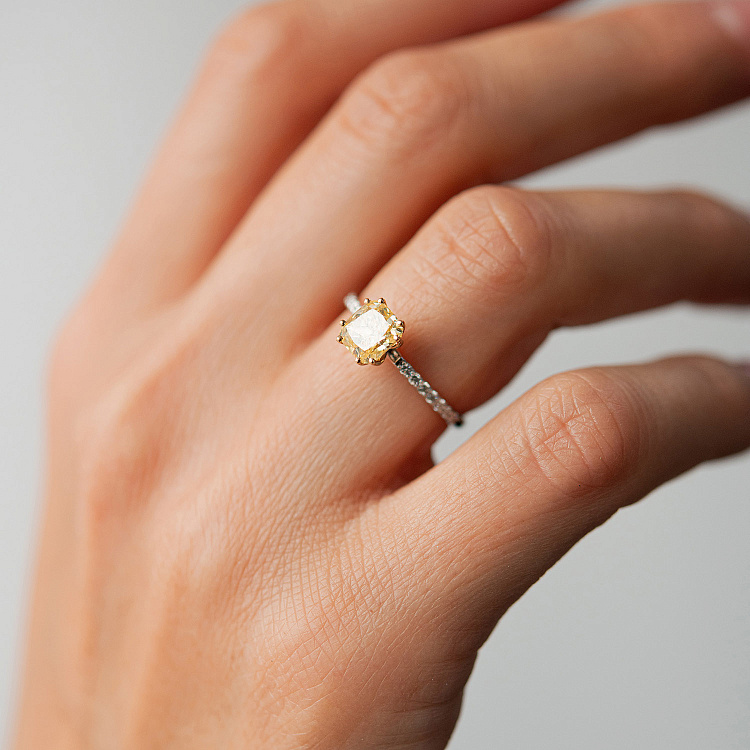 Помолвочное золотое кольцо с бриллиантами 242991121 от ювелирного магазина Оникс - 1