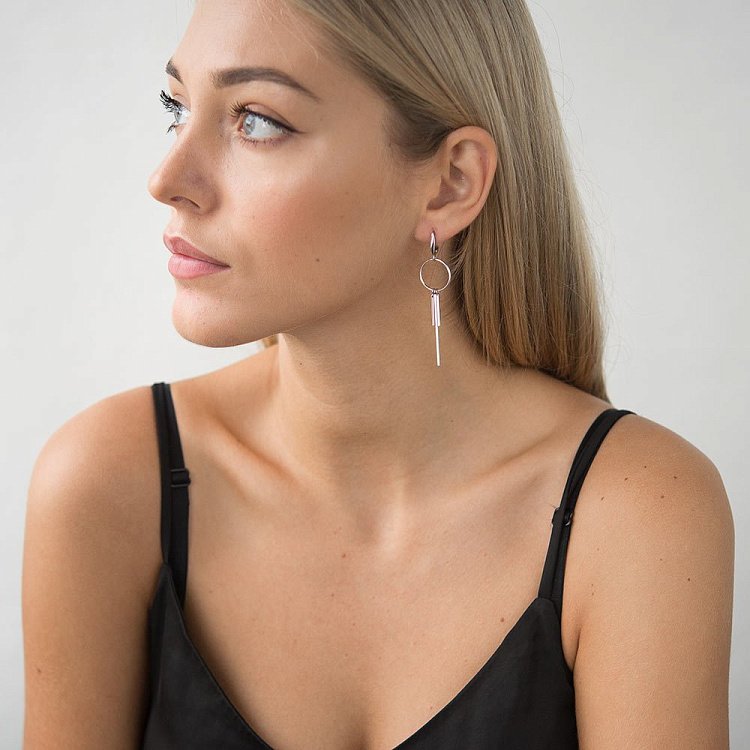 Серебряные серьги без камней 122222 от ювелирного магазина Оникс - 2