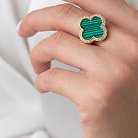 Золотое кольцо "Клевер" с малахитом к06749 от ювелирного магазина Оникс - 1