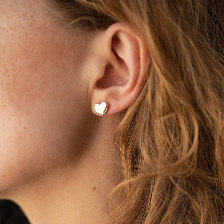 Сережки - пусети "Сердечки" у жовтому золоті с08440 від ювелірного магазину Онікс - 1