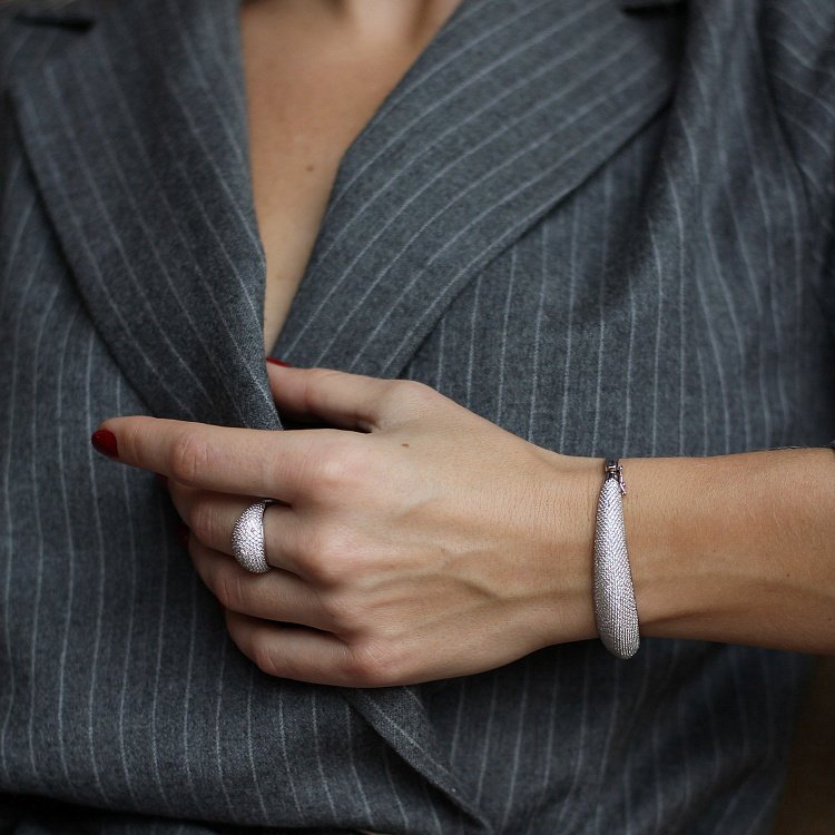 Золотое кольцо с фианитами к04027 от ювелирного магазина Оникс - 4