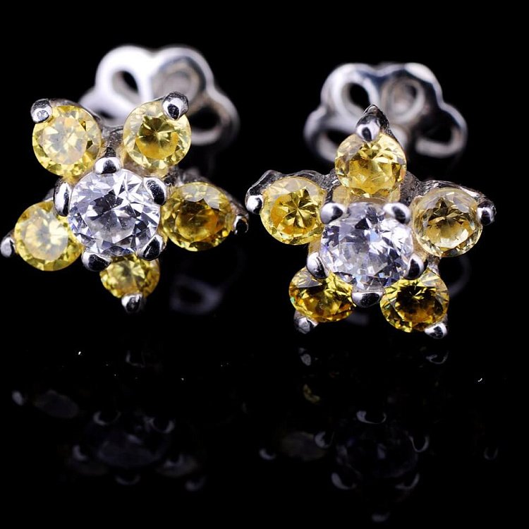 Срібні сережки -пусети "Квіточки" (фіаніти) 12667ж від ювелірного магазину Онікс