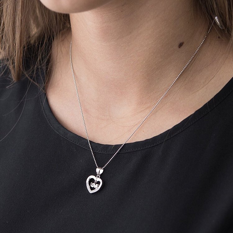 Срібна підвіска "Серце" з фіанітами 132252 від ювелірного магазину Онікс - 1