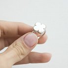 Серебряное кольцо "Клевер" с перламутром 111626 от ювелирного магазина Оникс - 4