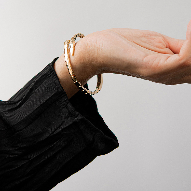 Жорсткий браслет "Змія" у жовтому золоті б05457 від ювелірного магазину Онікс - 2