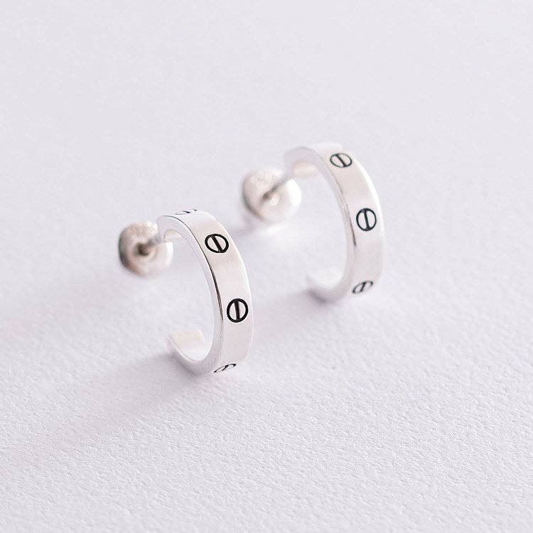 Серебряные серьги - пусеты "Love" 123012 от ювелирного магазина Оникс