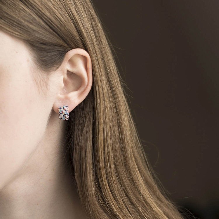 Срібні сережки з різнокольоровими фіанітами 122399 від ювелірного магазину Онікс - 2