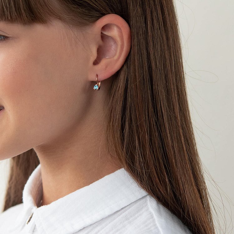 Детские золотые серьги с фианитом с06091 от ювелирного магазина Оникс - 2