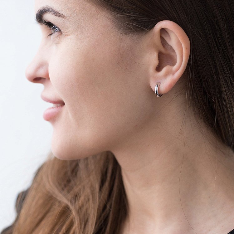 Сережки-кільця в білому золоті (фіаніт) с06712 від ювелірного магазину Онікс - 1