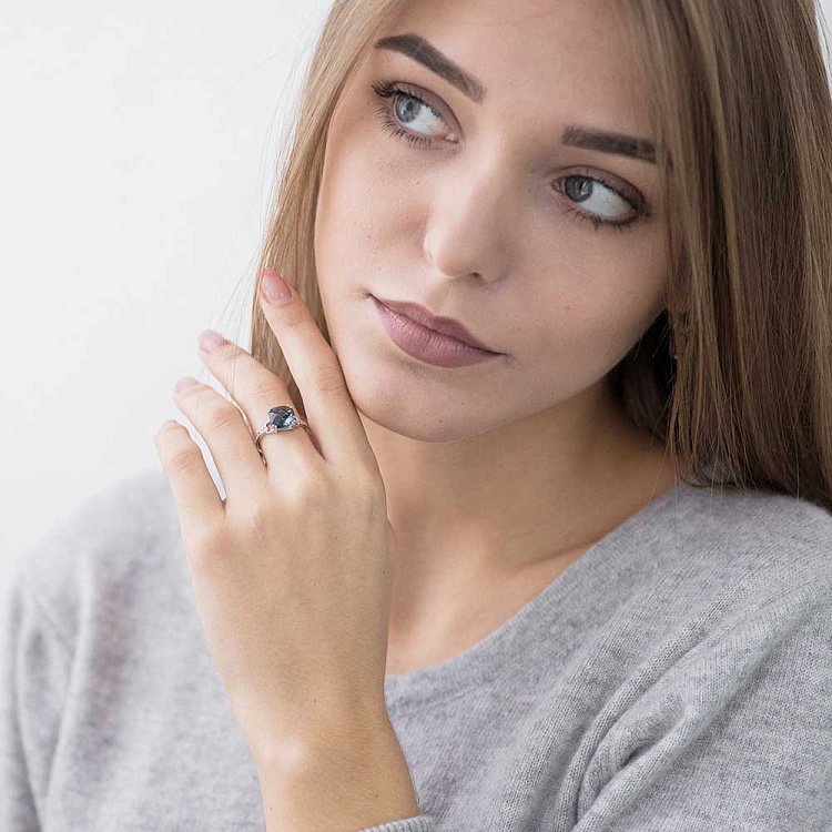 Золотое кольцо с Лондон топазом и фианитами t14032140 от ювелирного магазина Оникс - 2