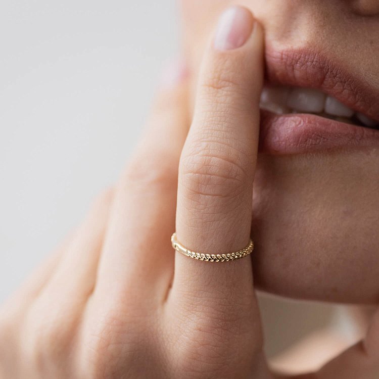 Каблучка "Косичка" у жовтому золоті к07129 від ювелірного магазину Онікс - 3