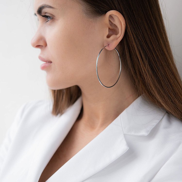 Сережки - кільця в білому золоті (6.3 см) с07143 від ювелірного магазину Онікс - 1