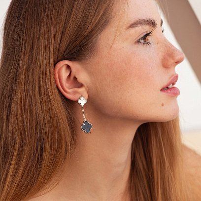 Серебряные серьги "Клевера" (перламутр, оникс) 123380