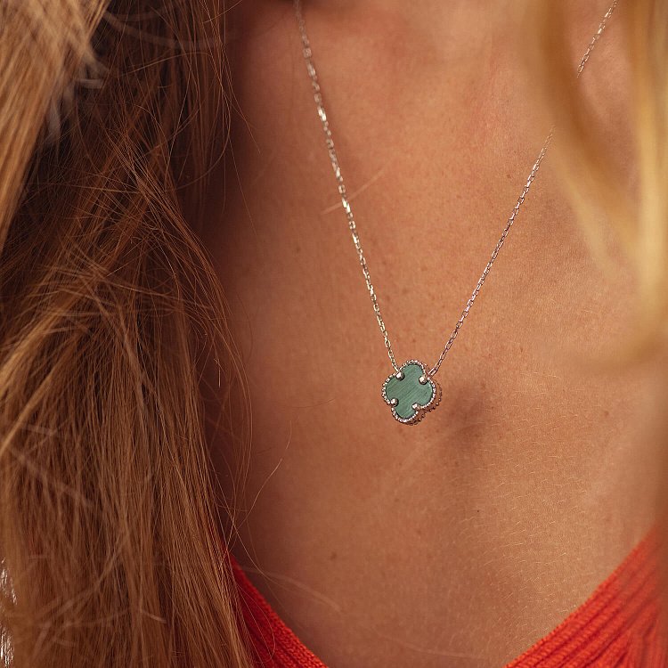 Кольє "Конюшина" в білому золоті (малахіт) кол02403 від ювелірного магазину Онікс - 3