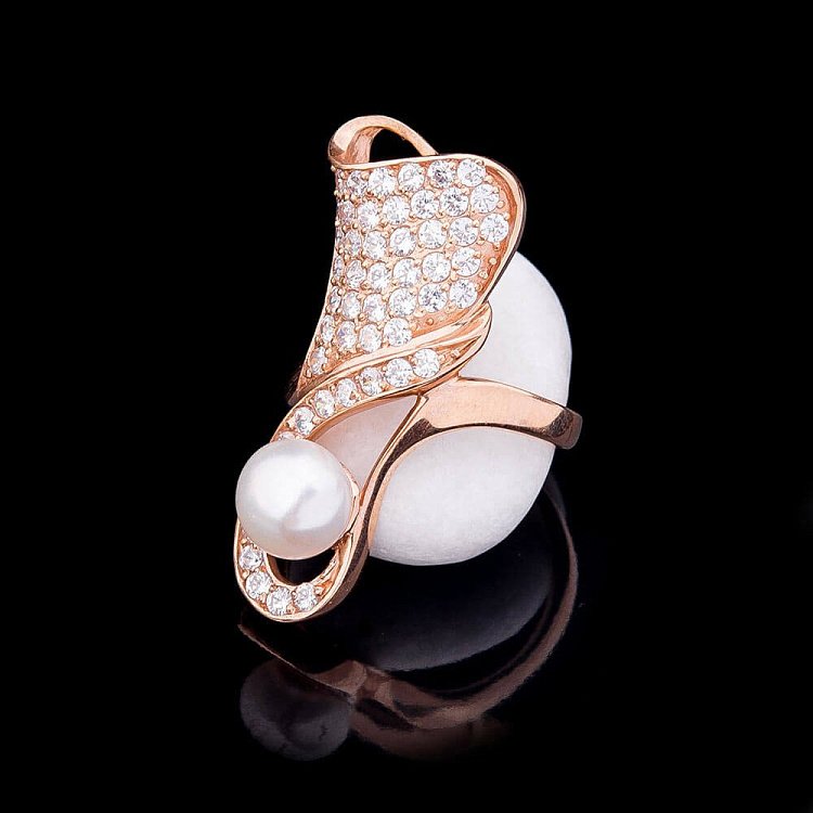 Золотое кольцо с культивированным пресноводным жемчугом к00582 от ювелирного магазина Оникс