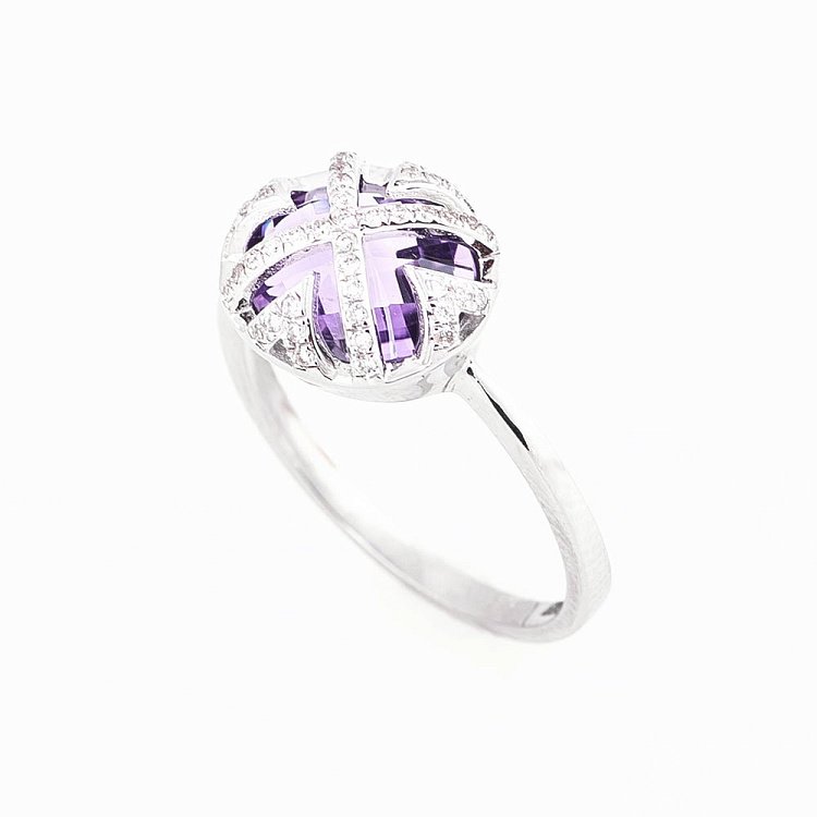 Золотое кольцо с аметистом и бриллиантами C01099R/ам от ювелирного магазина Оникс