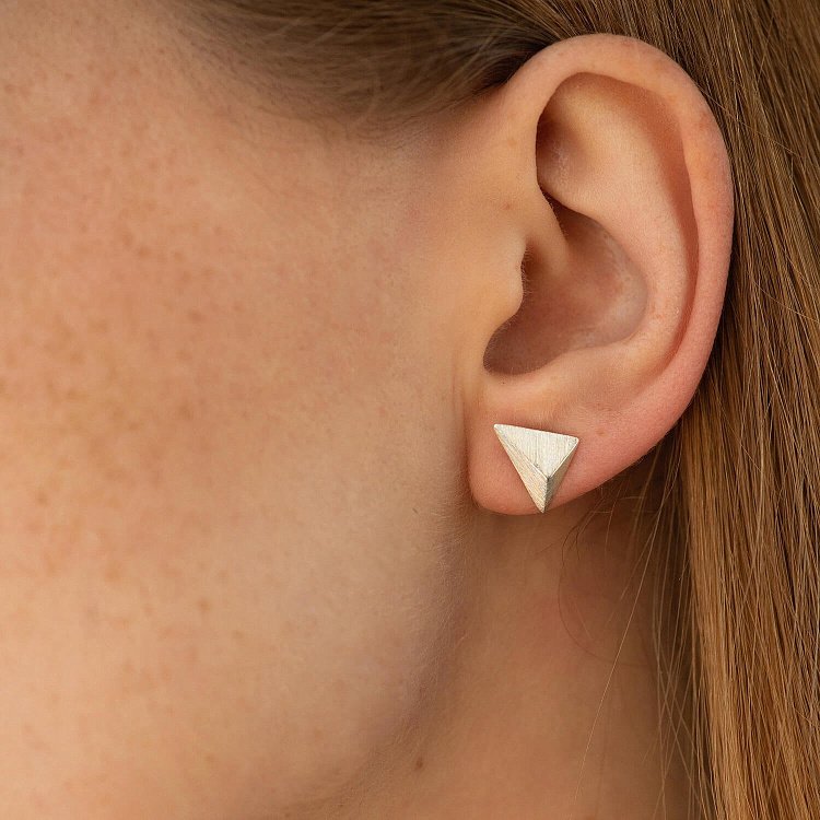 Серьги - пусеты "Пирамида" в серебре 123266 от ювелирного магазина Оникс - 7