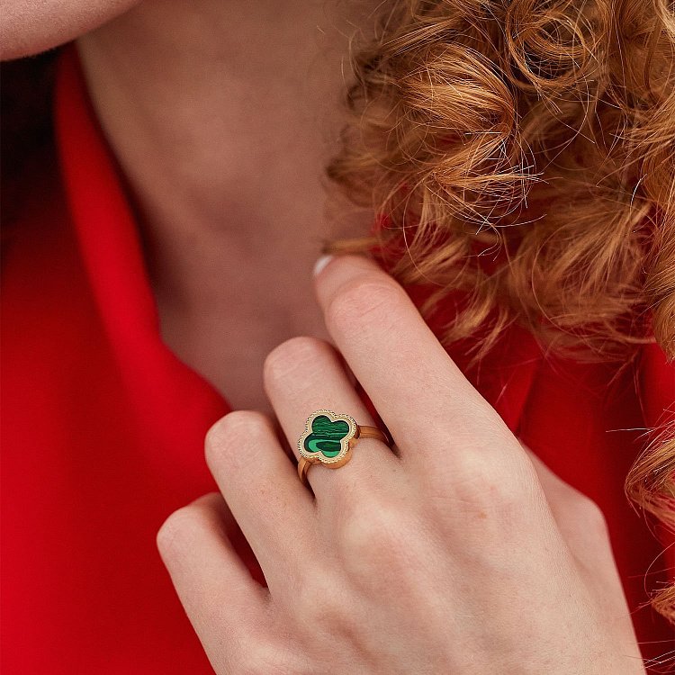 Каблучка "Конюшина" в жовтому золоті (малахіт) к06624 від ювелірного магазину Онікс - 4