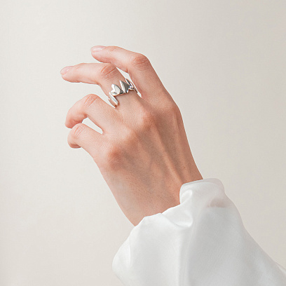 Серебряное кольцо "Сердечки" 7255