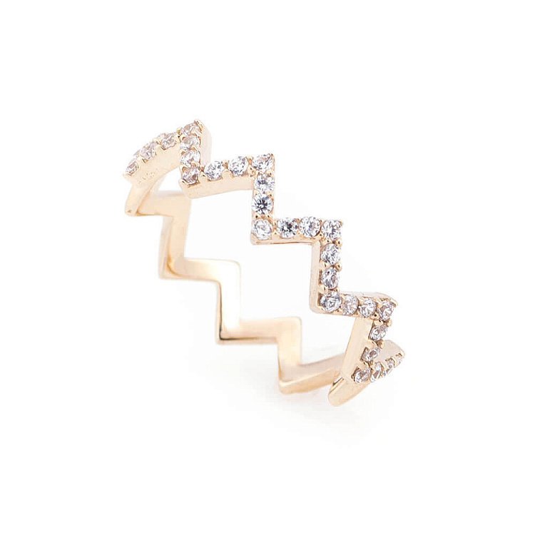 Золотое кольцо с фианитами к05333 от ювелирного магазина Оникс