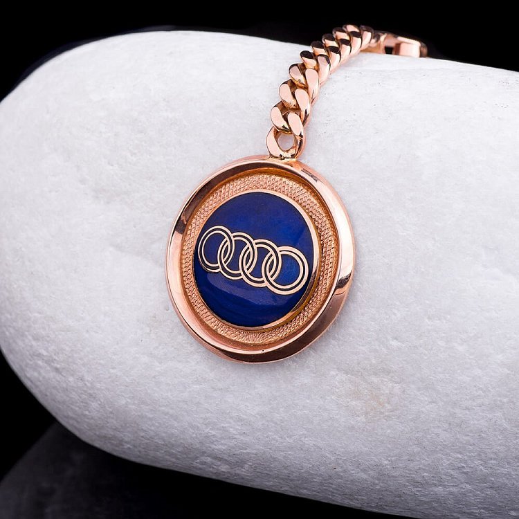 Золотий брелок "Audi-Ауді" (емаль) бр00001а від ювелірного магазину Онікс