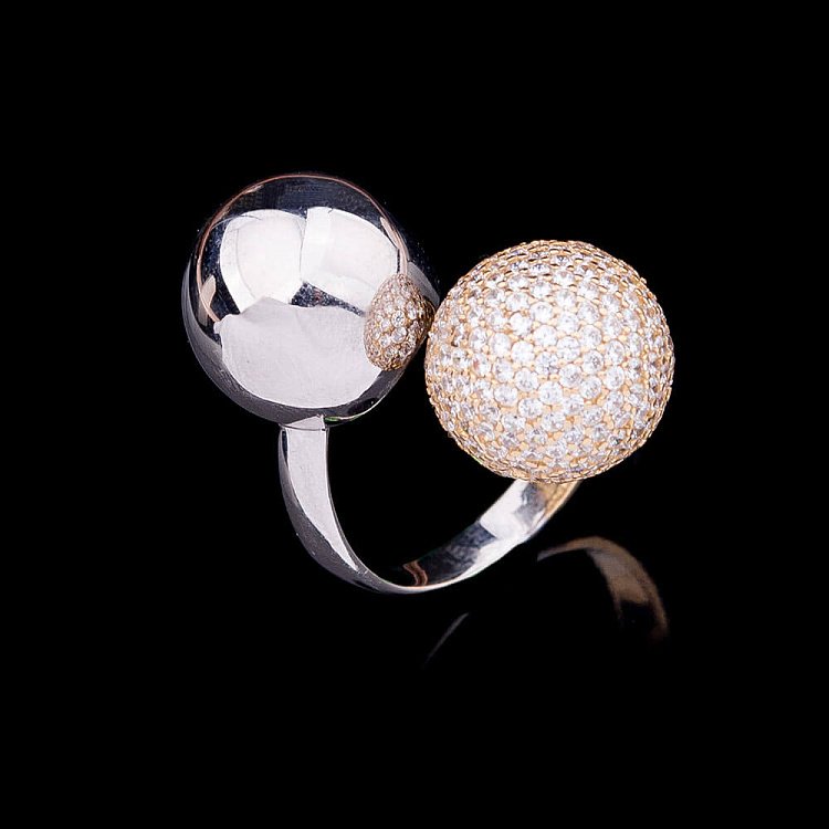 Золота каблучка "Кульки" к01018ж від ювелірного магазину Онікс