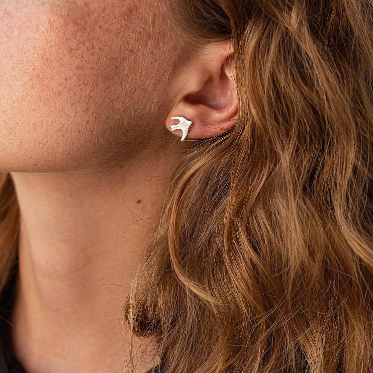 Золоті сережки-пусети "Ластівка" с06409 від ювелірного магазину Онікс - 1