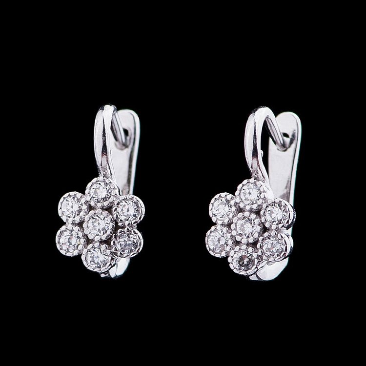 Серебряные серьги с фианитами 121921 от ювелирного магазина Оникс