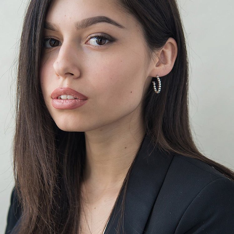 Серебряные серьги-кольца (2см) 121904 от ювелирного магазина Оникс - 2