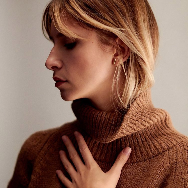 Золотые серьги-пусеты "Минимум" с06752 от ювелирного магазина Оникс - 8