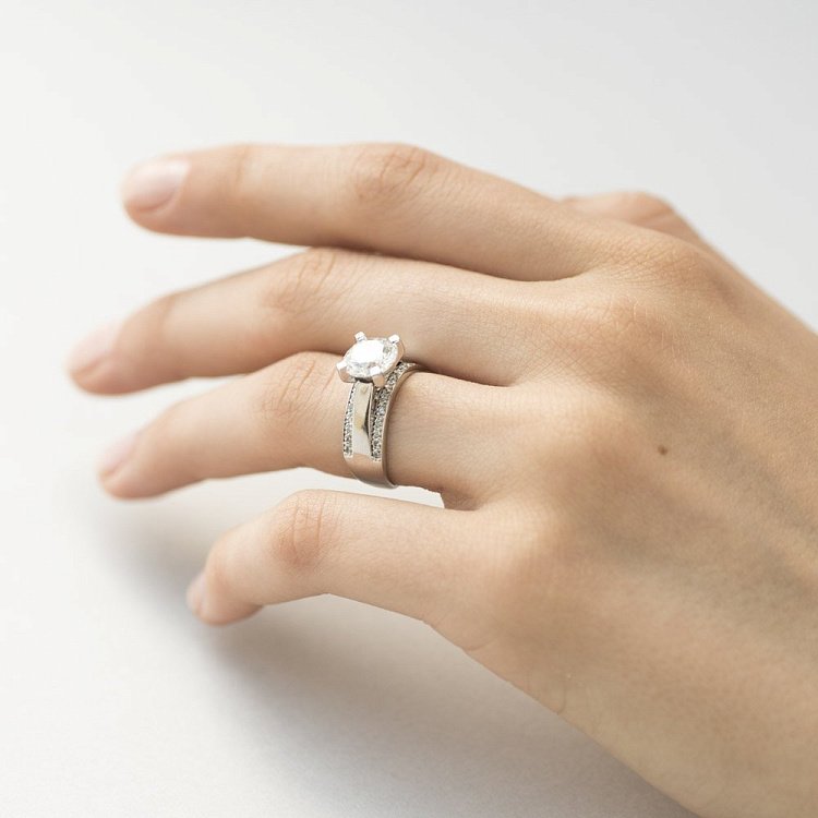 Золотое кольцо (фианиты) к02970 от ювелирного магазина Оникс - 4