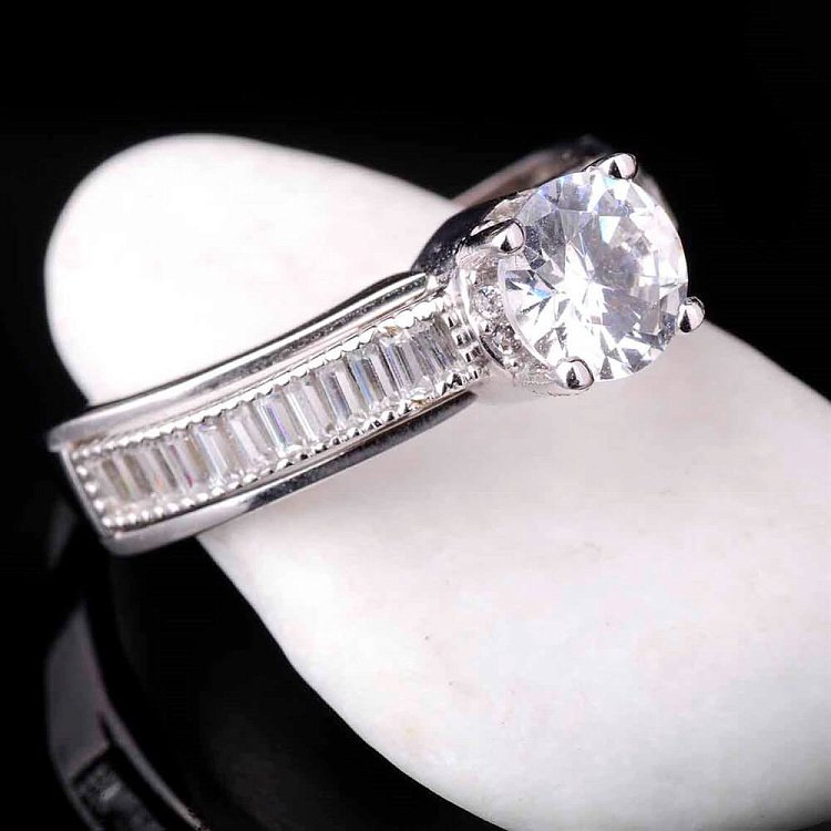 Золотое кольцо из белого золота (фианиты) к01491ж от ювелирного магазина Оникс - 2