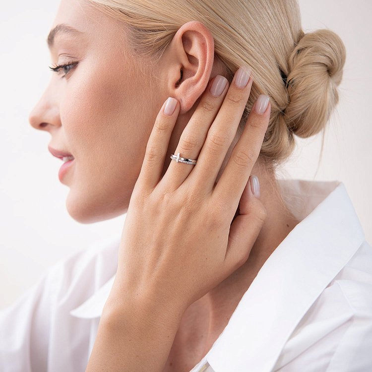 Золота каблучка з хрестиком (фіаніти) к05549 від ювелірного магазину Онікс - 1