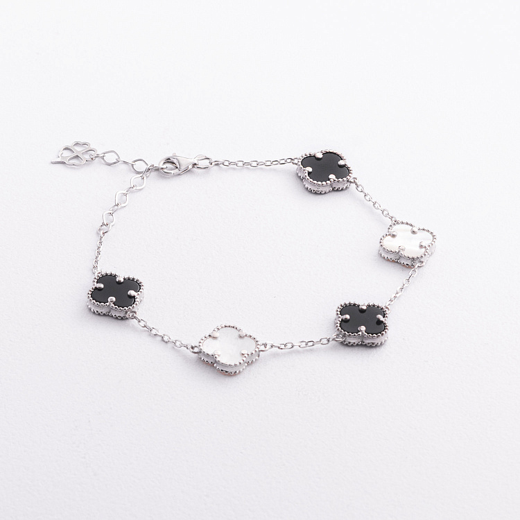 Серебряный браслет "Клевер" (перламутр, оникс) 141647 от ювелирного магазина Оникс