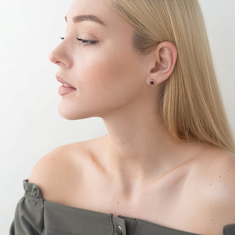 Золотые серьги-пусеты (аметист) с05259 от ювелирного магазина Оникс - 1