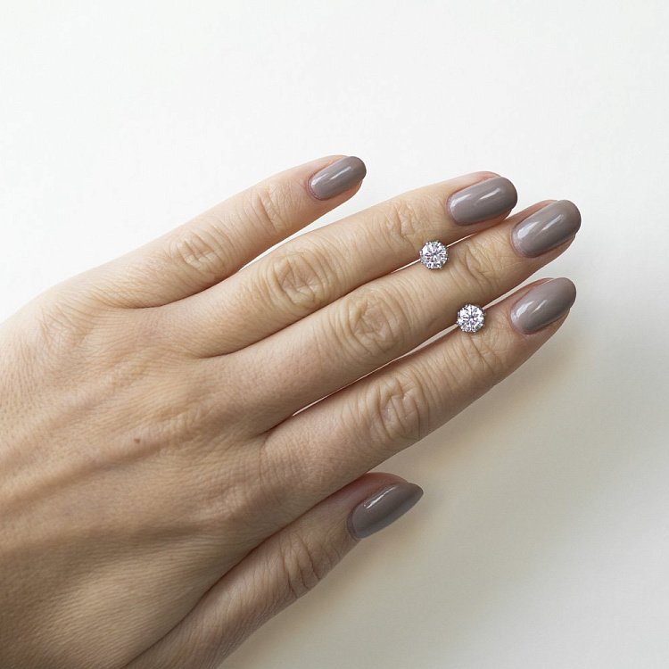 Золоті сережки-пусети з фіанітами с05182 від ювелірного магазину Онікс - 3