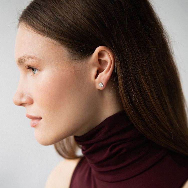 Золоті сережки - пусети "Конюшина" з діамантами сб0620lg від ювелірного магазину Онікс - 1