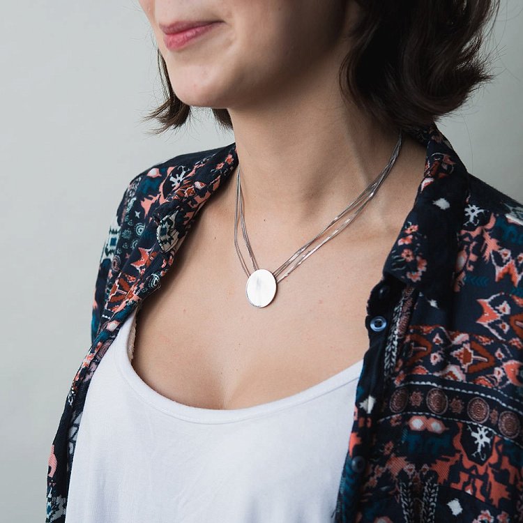 Женское серебряное колье 18568 от ювелирного магазина Оникс