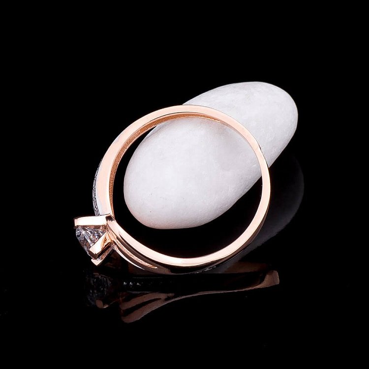 Золота заручальна каблучка з фіанітами к03834 від ювелірного магазину Онікс - 5