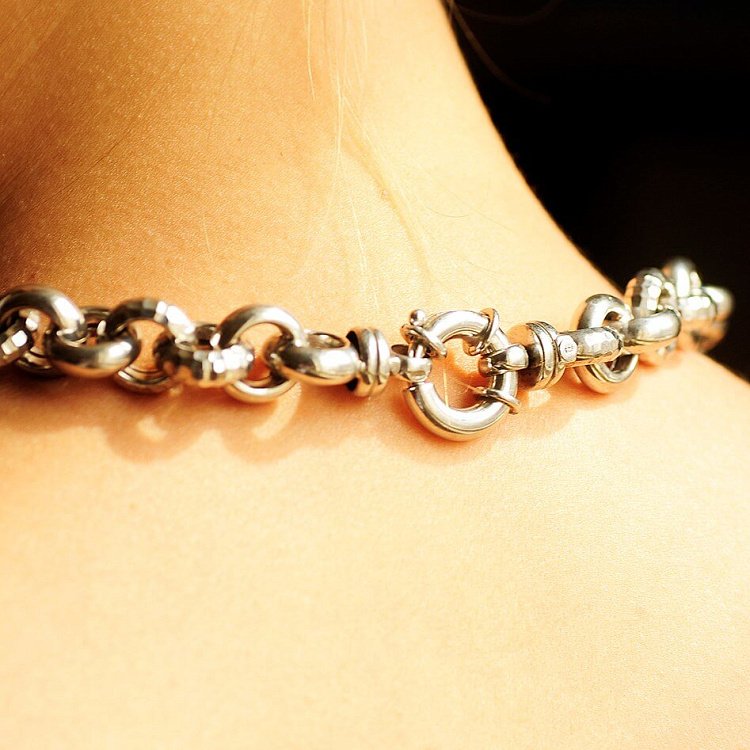 Серебряное женское колье без камней 15070 от ювелирного магазина Оникс - 2